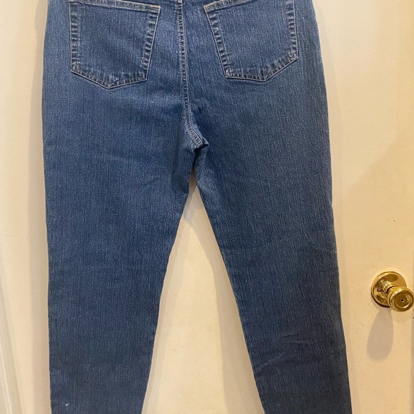 Gloria Vanderbilt woman’s jeans red tag - Picture 2 of 5